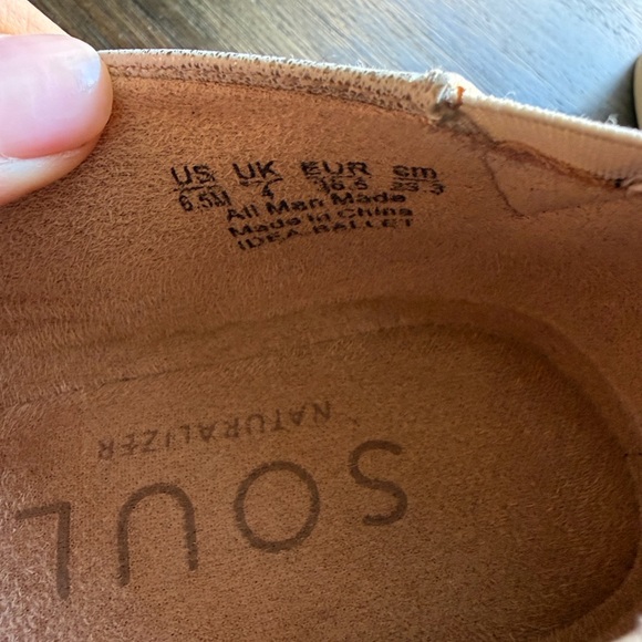 Naturalizer Women's Gold Flats - Picture 4 of 5